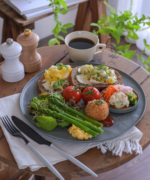 ARAS お皿セット　深皿スクープ3、大皿ウェーブ1、丸皿大3、角皿たまり2 ARAS 大皿ウェーブと深皿スクープのペアセット ブラックの通販 | BRUNO