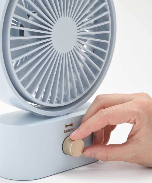 ポータブルスイングデスクファン グレージュの通販 | BRUNO online