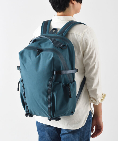 LIKID サイドバックルバックパック L ライトグレーの通販 | BRUNO online