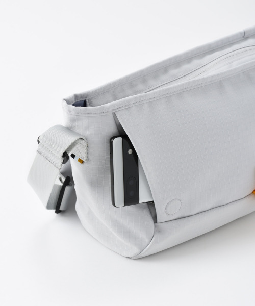 Hutte メッセンジャーバッグ S ライトグレーの通販 | BRUNO online